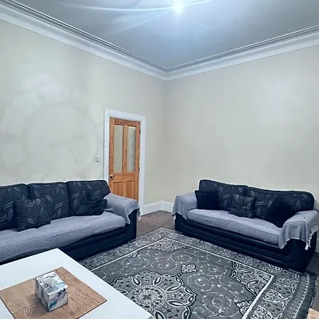 Spacious Sleeps 8 Free Off Street Parking Close To Headingly Stadium, Of Leeds Arena *